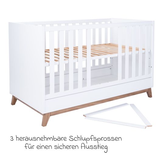 Arthur Berndt 3-tlg Kinderzimmer-Set Lina mit 4-türigem Schrank, Bett, Wickelkommode mit Wickelaufsatz - Kreideweiß / Walnuss-Optik