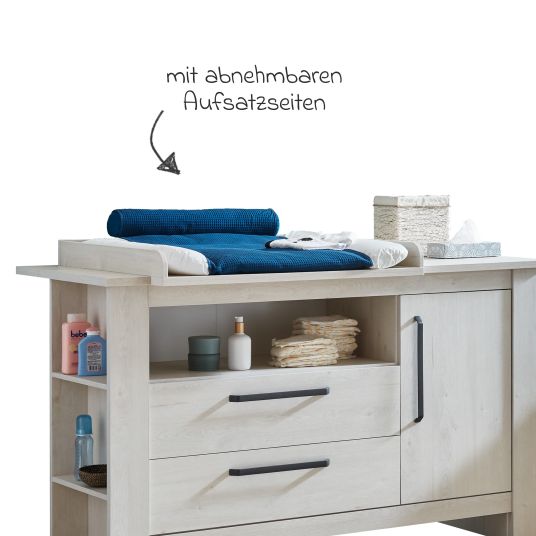 Arthur Berndt 3-tlg Kinderzimmer-Set Til mit 3-türigem Schrank, Bett, extrabreite Wickelkommode mit Wickelaufsatz - Nordic Wood