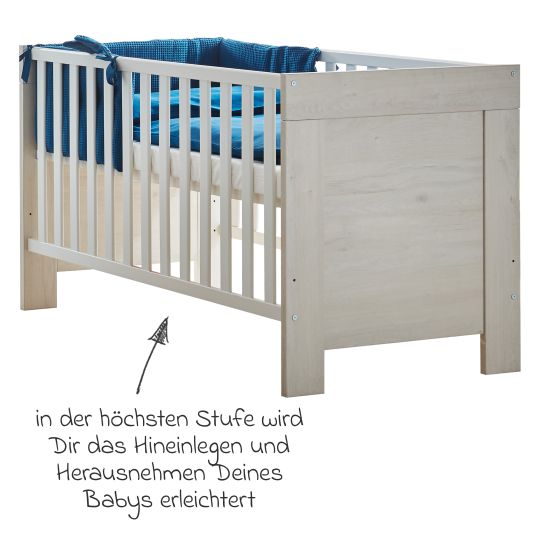 Arthur Berndt 3-tlg Kinderzimmer-Set Til mit 3-türigem Schrank, Bett, extrabreite Wickelkommode mit Wickelaufsatz - Nordic Wood