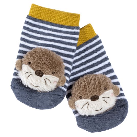 https://images.cdn.babyartikel.de/large/fehn-rassel-sockchen-otter-047202-d0.jpeg