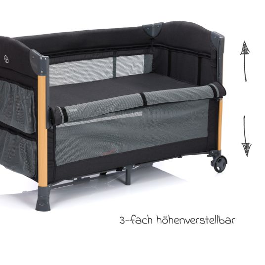 Fillikid 2 in 1 Reisebett & Beistellbett Cadiz in Holzoptik ab Geburt - 9 Monate mit höhenverstellbarem Boden und Rollen 120 x 60 cm - Grau Melange