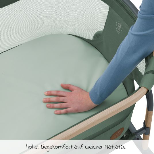 Maxi-Cosi 2-in-1 Beistellbett Iora Air mit Schaukelfunktion, atmungsaktive Stoffe, klappbar, inkl. Matratze & Reisetasche - Beyond Green