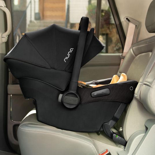 Nuna Babyschale PIPA urbn R 129 ab Geburt bis 13 kg (40 cm - 75 cm) mit Isofix inkl. Sitzverkleinerer & Sonnenverdeck nur 3,3 kg - Caviar