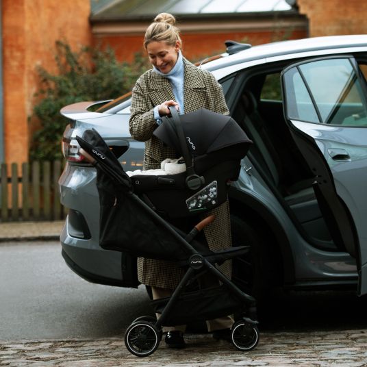 Nuna PIPA urban R 129 seggiolino auto per neonati dalla nascita fino a 13 kg (40 cm - 75 cm) con Isofix incluso riduttore di seduta e capottina solo 3,3 kg - Caviar