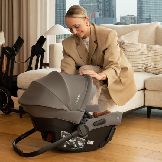 Nuna Babyschale PIPA urbn R 129 ab Geburt bis 13 kg (40 cm - 75 cm) mit Isofix inkl. Sitzverkleinerer & Sonnenverdeck nur 3,3 kg - Granite