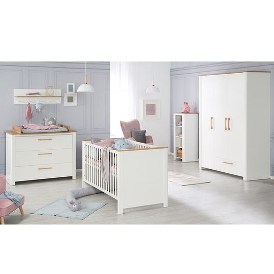 Roba Kinderzimmer Ava mit 3-türigem Schrank, Bett, breiter Wickelkommode - Weiß