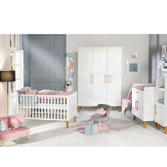 Roba Kinderzimmer Mick mit 3-türigem Schrank, Bett, breiter Wickelkommode - Weiß