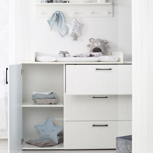 Roba Kinderzimmer Sylt Baby mit 3-türigem Schrank, Bett, breiter Wickelkommode - Weiß