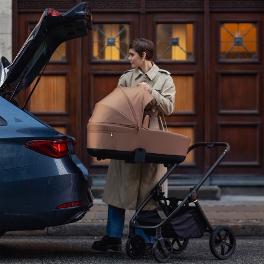 Venicci Passeggino Claro 2in1 fino a 22 kg con navicella, sedile sportivo, maniglione telescopico, posizione reclinabile, incluso parapioggia, coprigambe, catena per ciucci, carillon, gioco da afferrare e borsa fasciatoio - Caramello