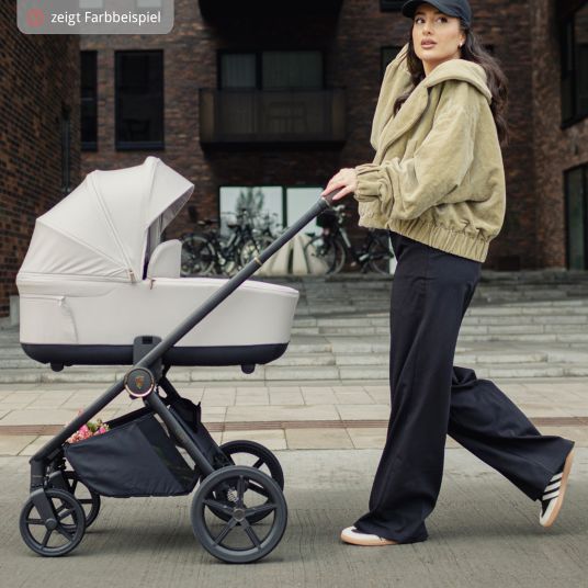 Venicci 2in1 Kombi-Kinderwagen Claro bis 22 kg mit Babywanne, Sportsitz, Teleskopschieber, Liegeposition inkl. Regenschutz, Beindecke, Schnullerkette, Spieluhr, Greifling & Wickeltasche - Forest